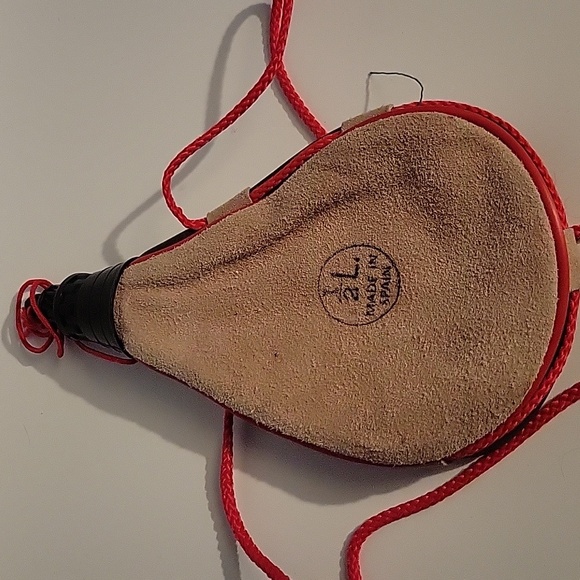 Leather vintage bota bag, for wine, liquor, water juice etc - Picture 4 of 6